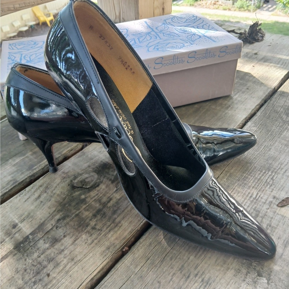 Vintage 60s Black Patent Leather Pointy Cutout Heels In Original Box 8.5